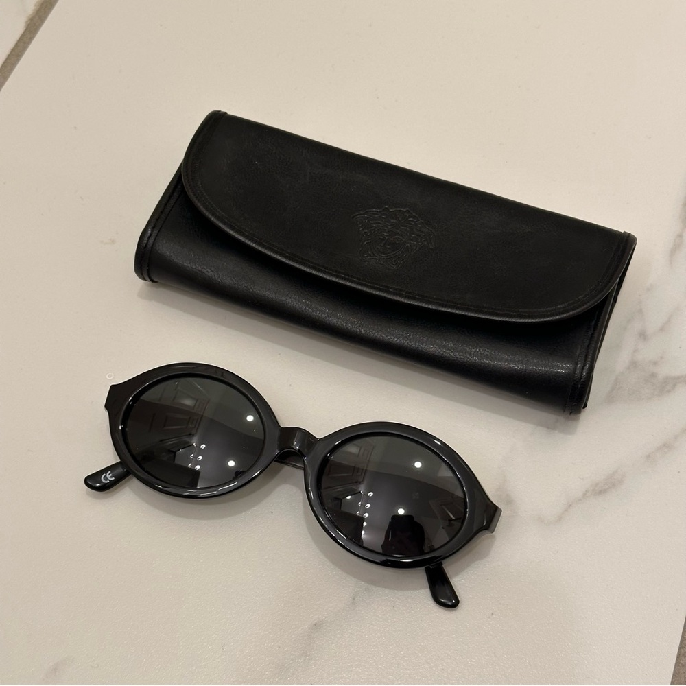 GIANNI VERSACE VINTAGE BLACK OVAL SUNGLASSES